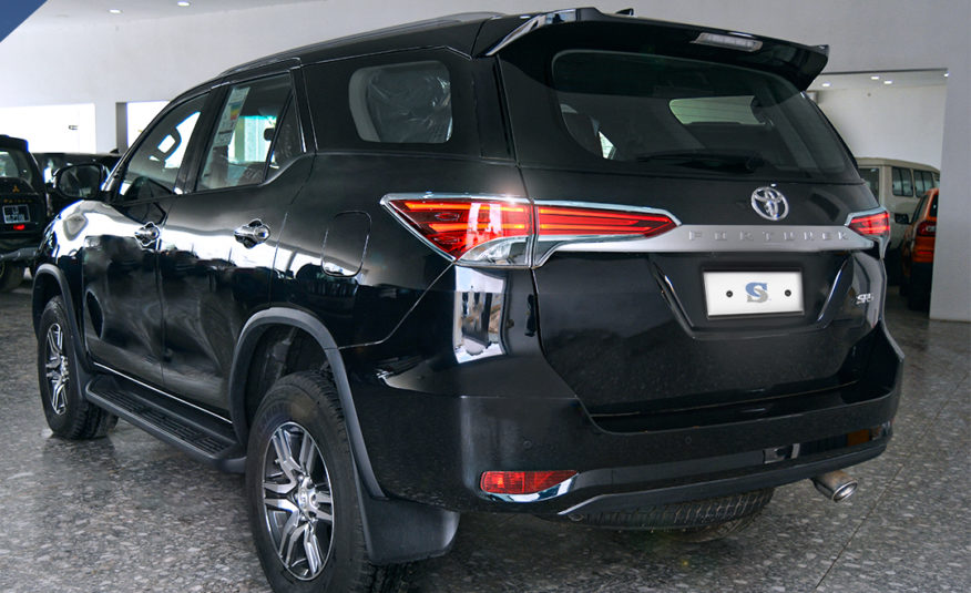 Toyota Fortuner SR5 Automatica 2.7L Gasolina Preto