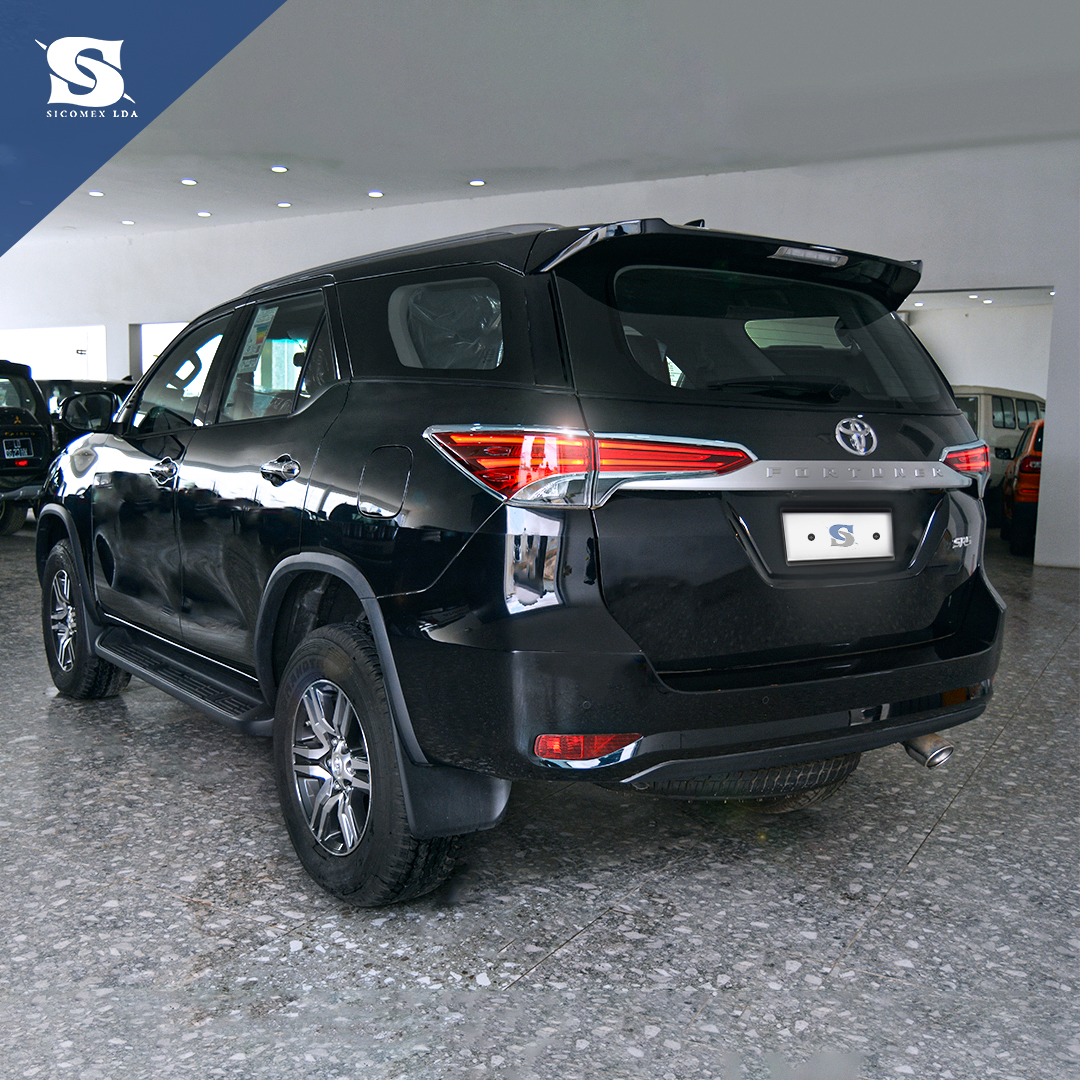 Toyota Fortuner SR5 Automatica 2.7L Gasolina Preto