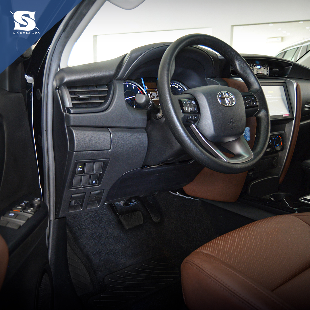 Toyota Fortuner SR5 Automatica 2.7L Gasolina Preto