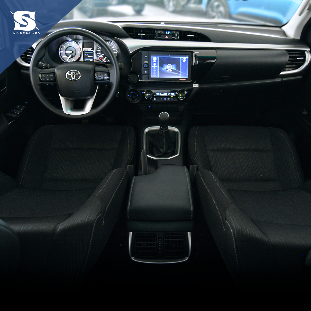 Toyota Hilux Manual 2.4L Gasóleo Branco