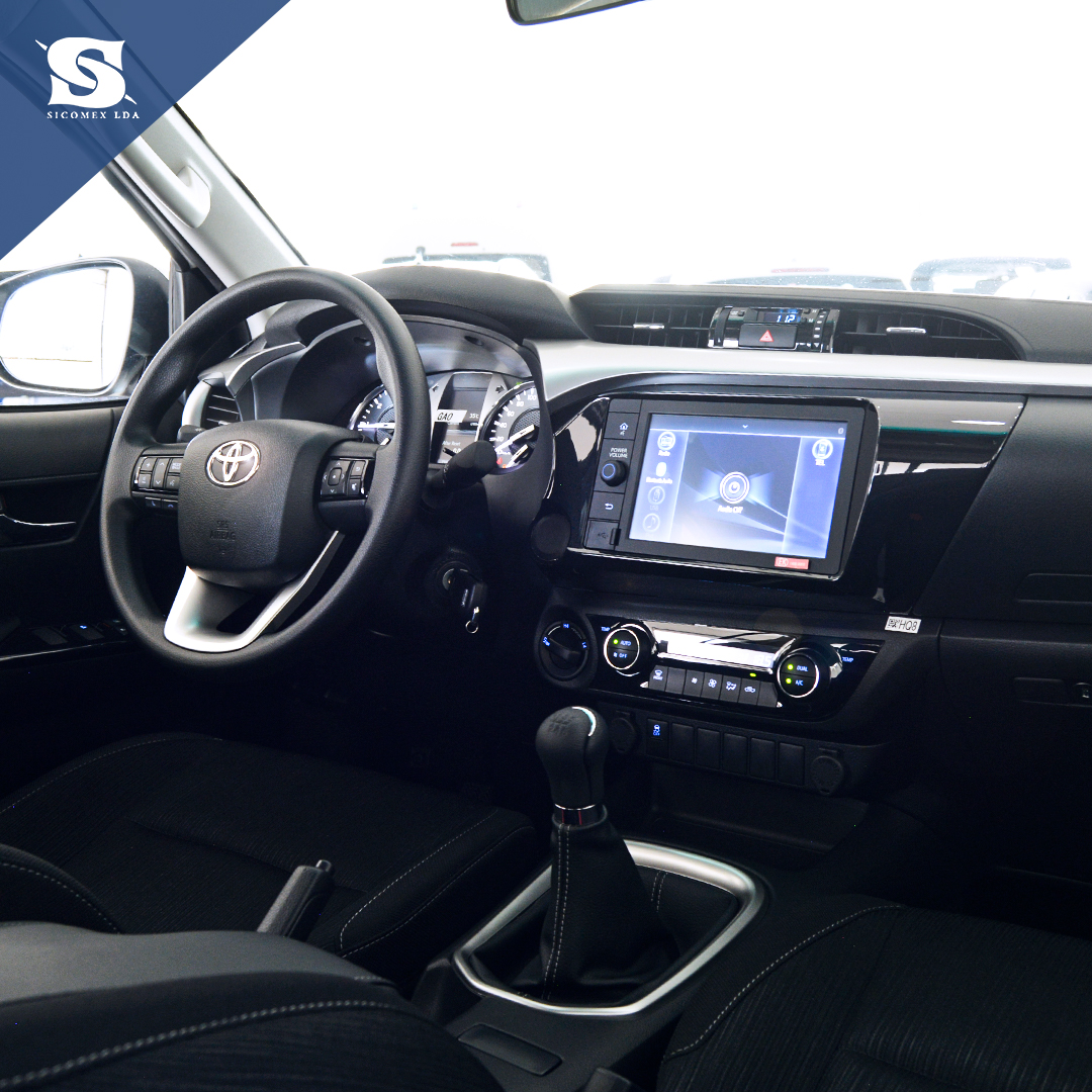 Toyota Hilux Manual 2.4L Gasóleo Branco